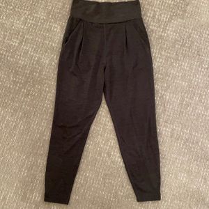 Vuori Lux Harem pants Charcoal Heather size XS
